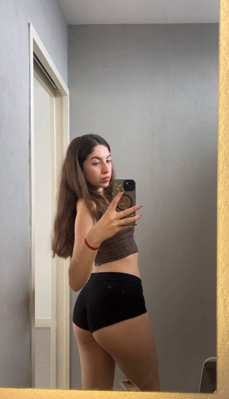 Amber in her underwear in Mysore