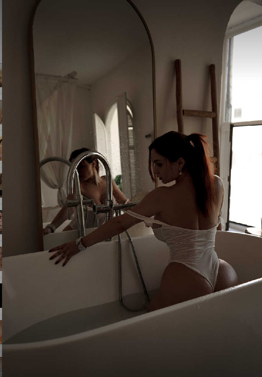 A playful frame from Miranda Faith nude — online in Mysore