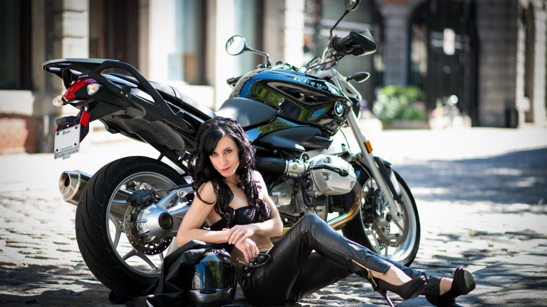 Fresh photos, fresh mood — European women on bikes online in Mysore