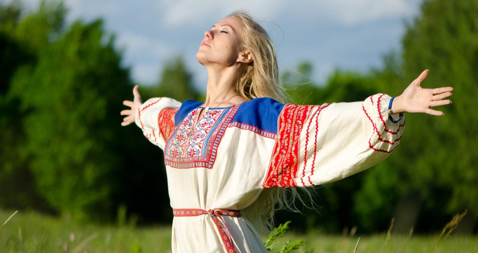 Take a pause and enjoy Slavic women — streaming from Mysore