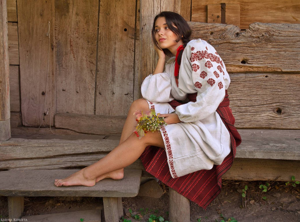 Fresh photos, fresh mood — Women in Slavic costumes online in Mysore